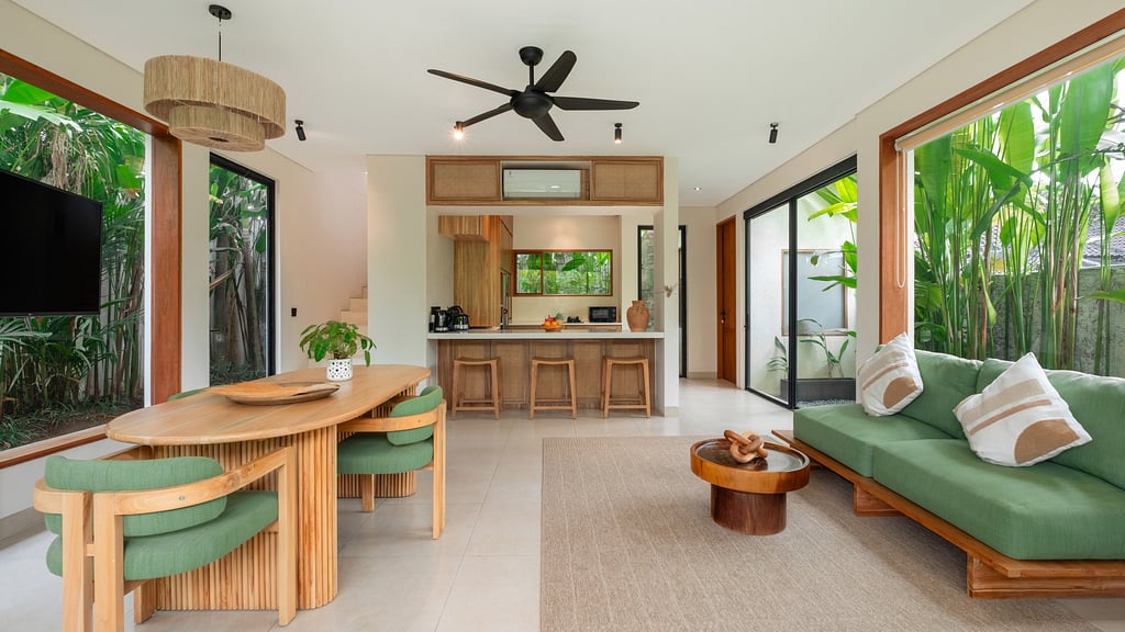 Lexington Palace Villa: Living room 2