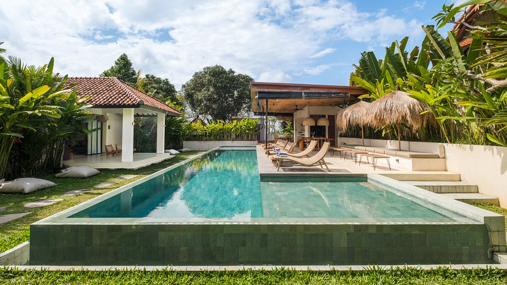 Lexington Palace Villa: Swimming pool