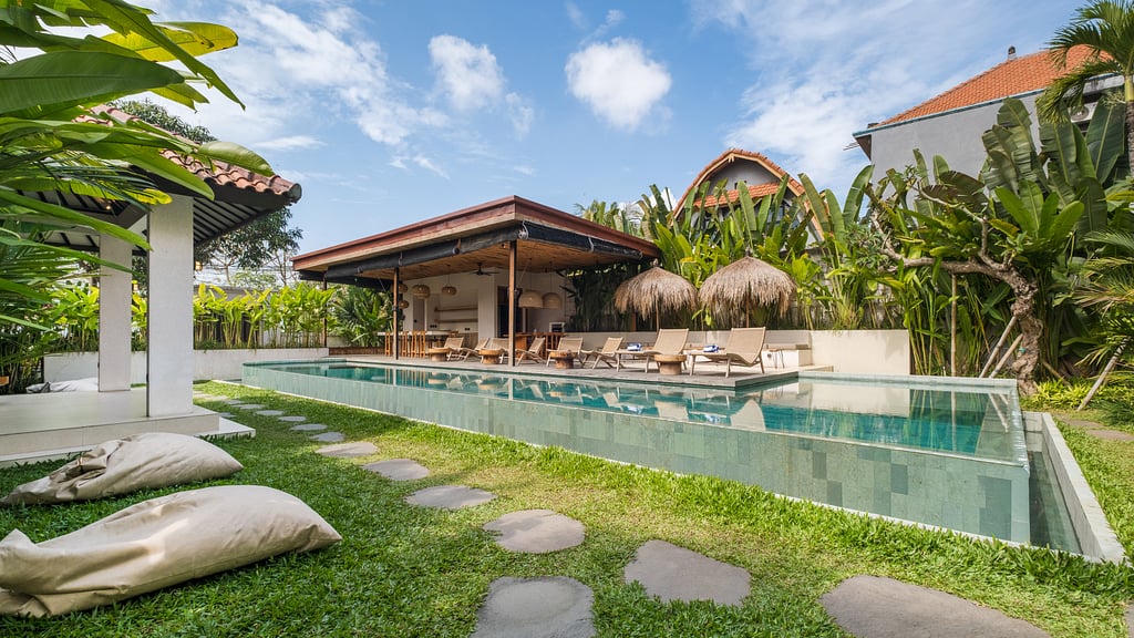 Lexington Palace Villa: Swimming pool