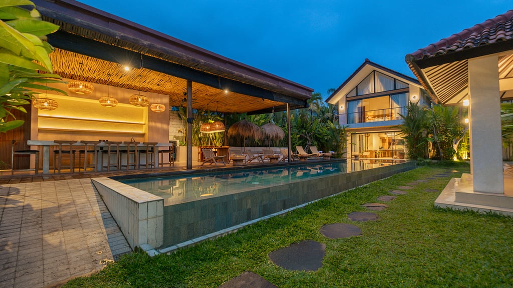 Lexington Palace Villa: Swimming pool