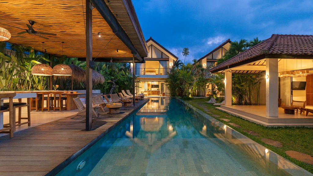 Lexington Palace Villa: Swimming pool