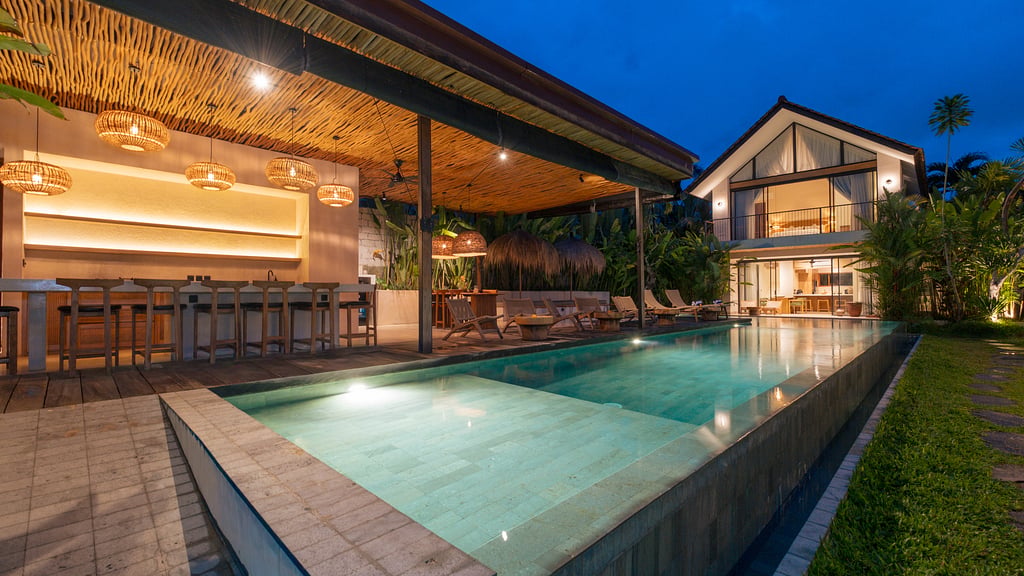 Lexington Palace Villa: Swimming pool