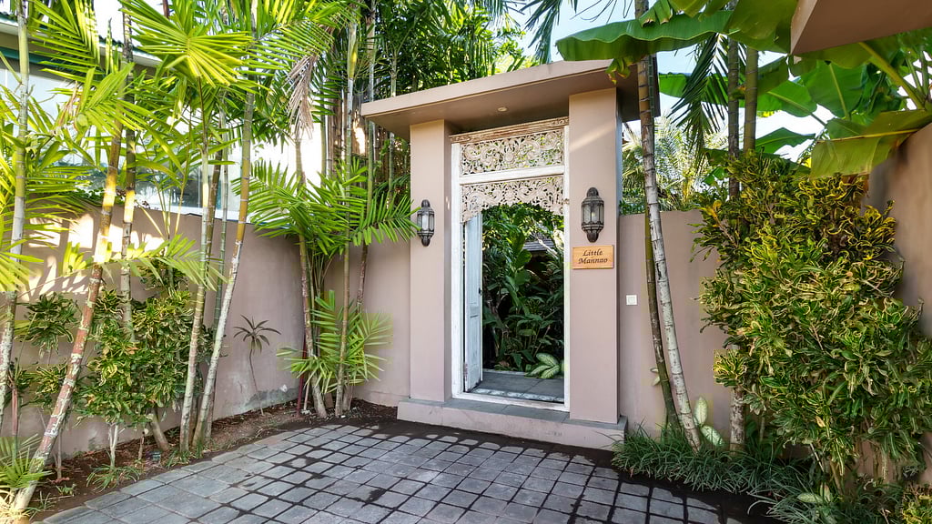 Little Mannao: Parking areas