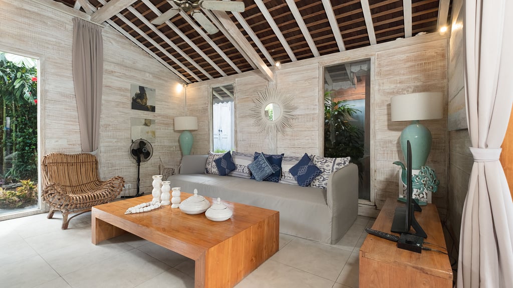 Little Mannao: Living room 1