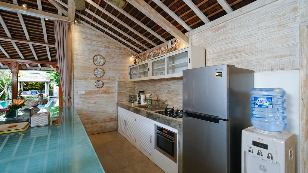 Little Mannao: Kitchen