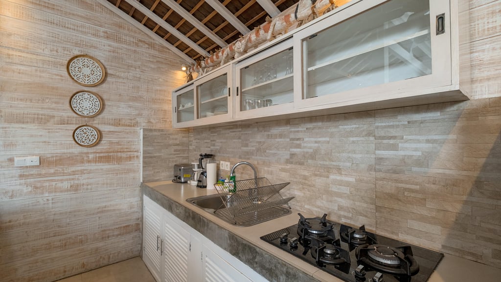 Little Mannao: Kitchen