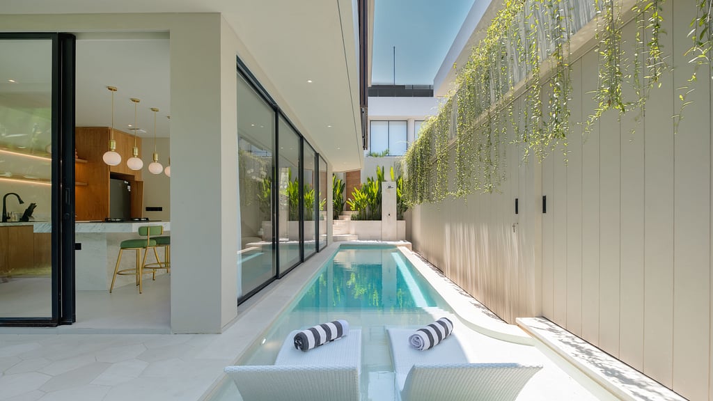 Loona Palm Seseh 1: Swimming pool