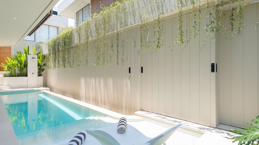 Loona Palm Seseh 1: Swimming pool