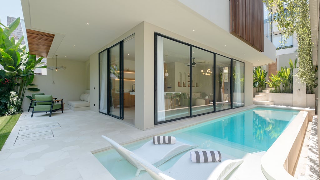 Loona Palm Seseh 1: Swimming pool