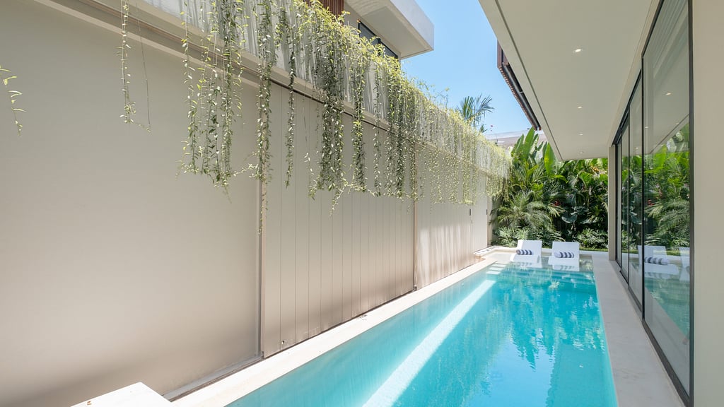 Loona Palm Seseh 1: Swimming pool