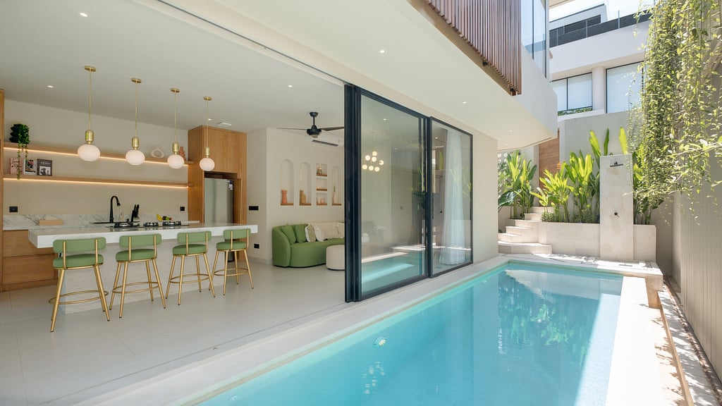 Loona Palm Seseh 1: Swimming pool