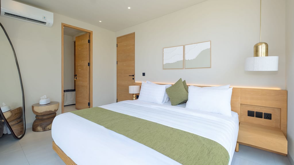 Loona Palm Seseh 1: Bedroom 1