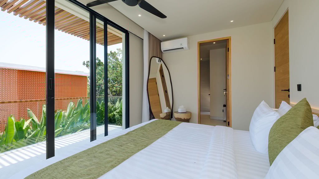 Loona Palm Seseh 1: Bedroom 1