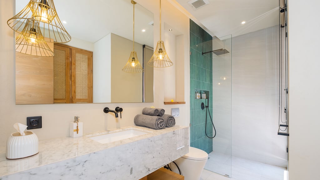 Loona Palm Seseh 1: Bedroom 1