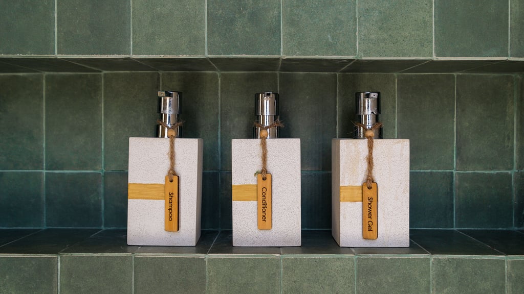 Loona Palm Seseh 1: Bedroom 1