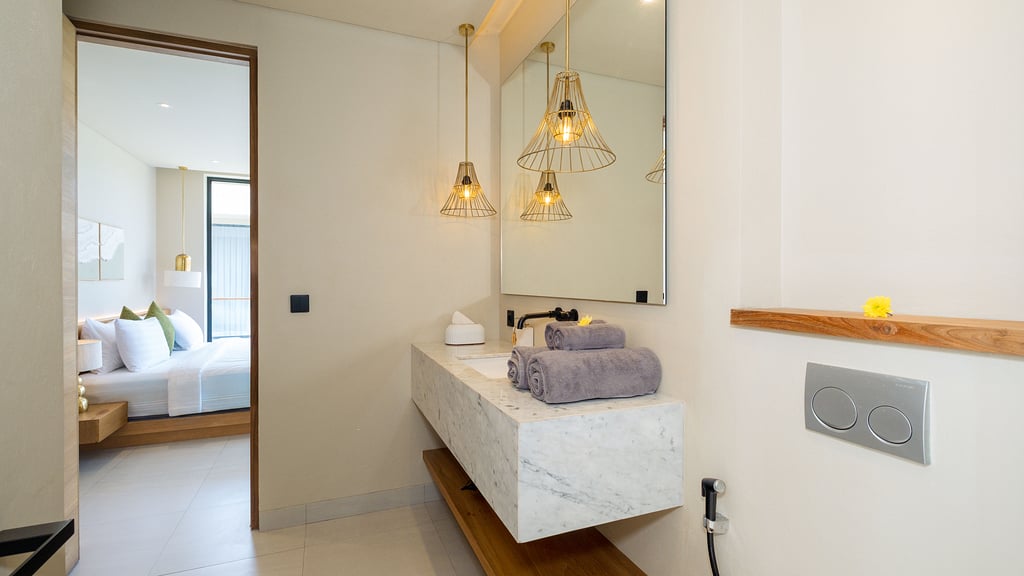 Loona Palm Seseh 1: Bedroom 1