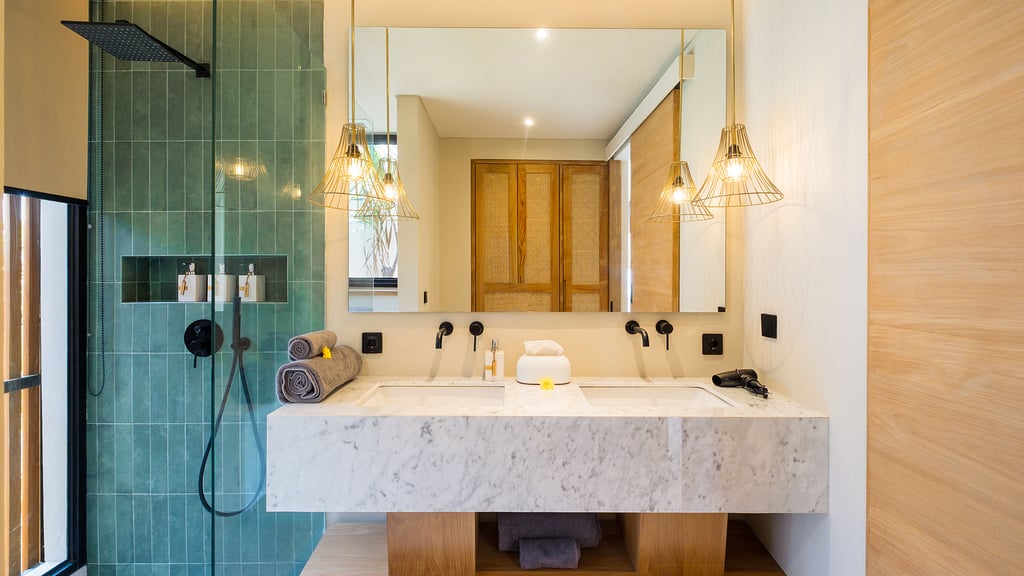 Loona Palm Seseh 1: Bedroom 2