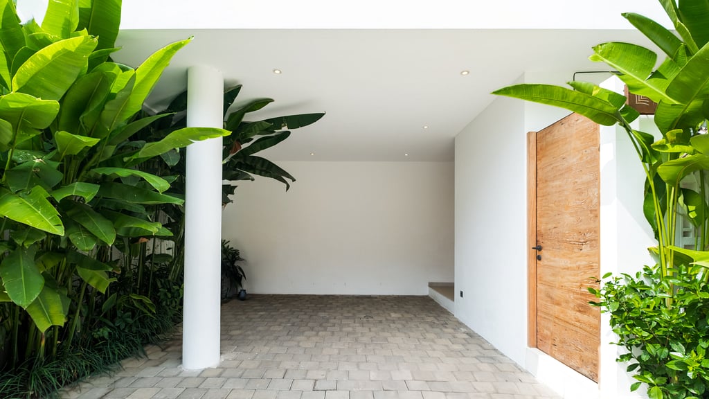 Loona Palm Villa 1: Parking areas