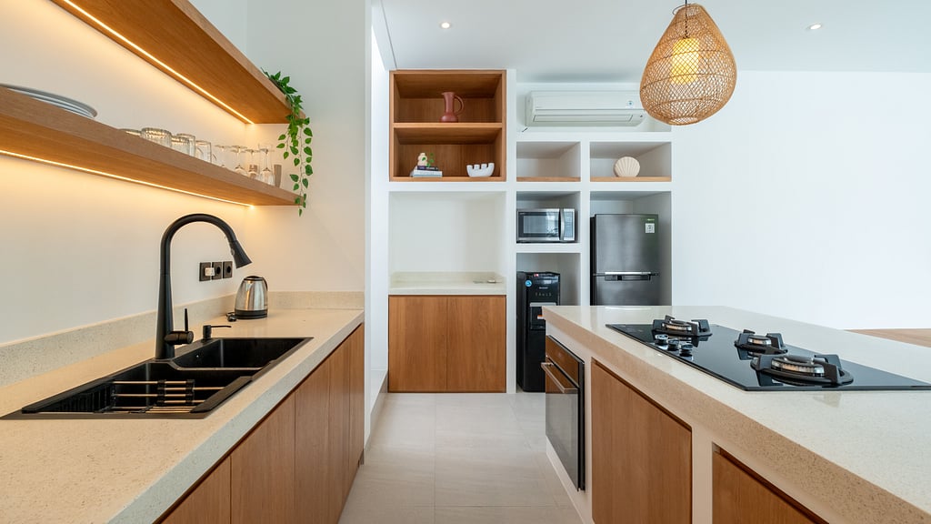 Loona Palm Villa 2: Kitchen