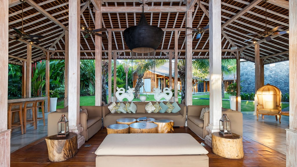 Mannao Estate: Living room 1