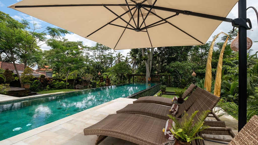 Rumah Melati Estate: Swimming pool