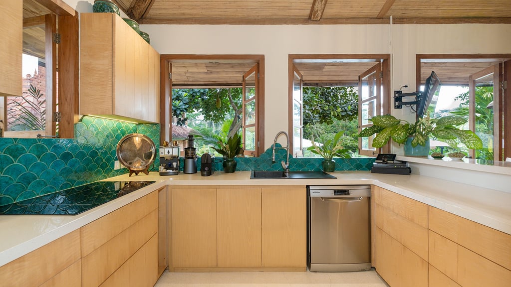 Rumah Melati Estate: Kitchen