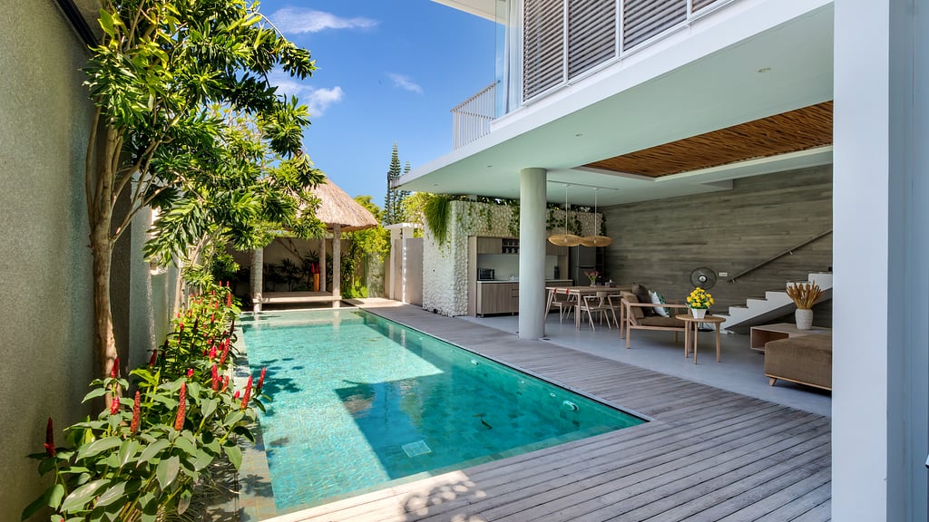 Swan Estate: Swimming pool 2