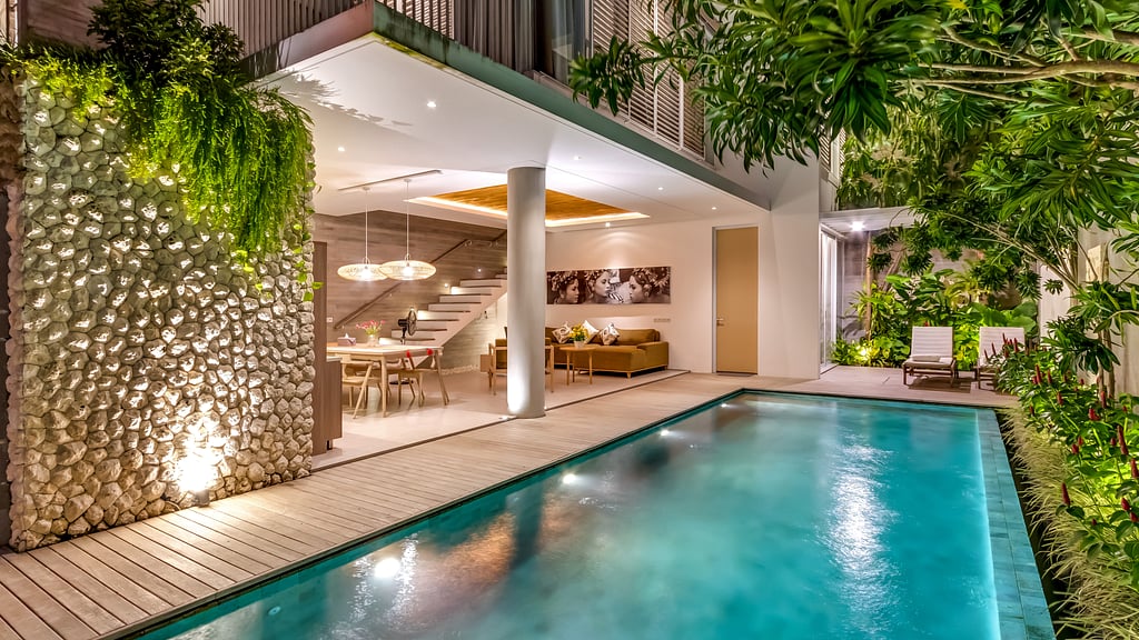 Swan Estate: Swimming pool 2