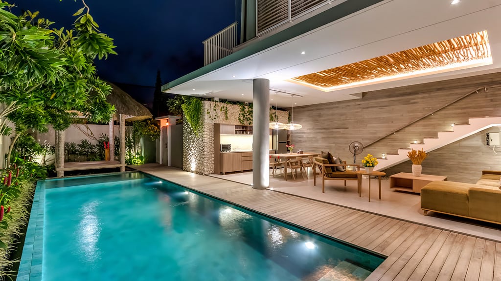 Swan Estate: Swimming pool 1