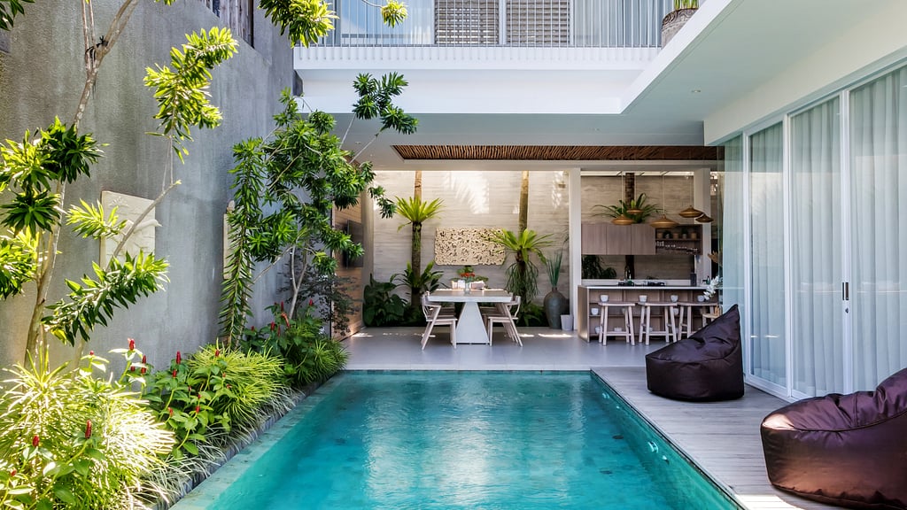 Swan Estate: Swimming pool 3