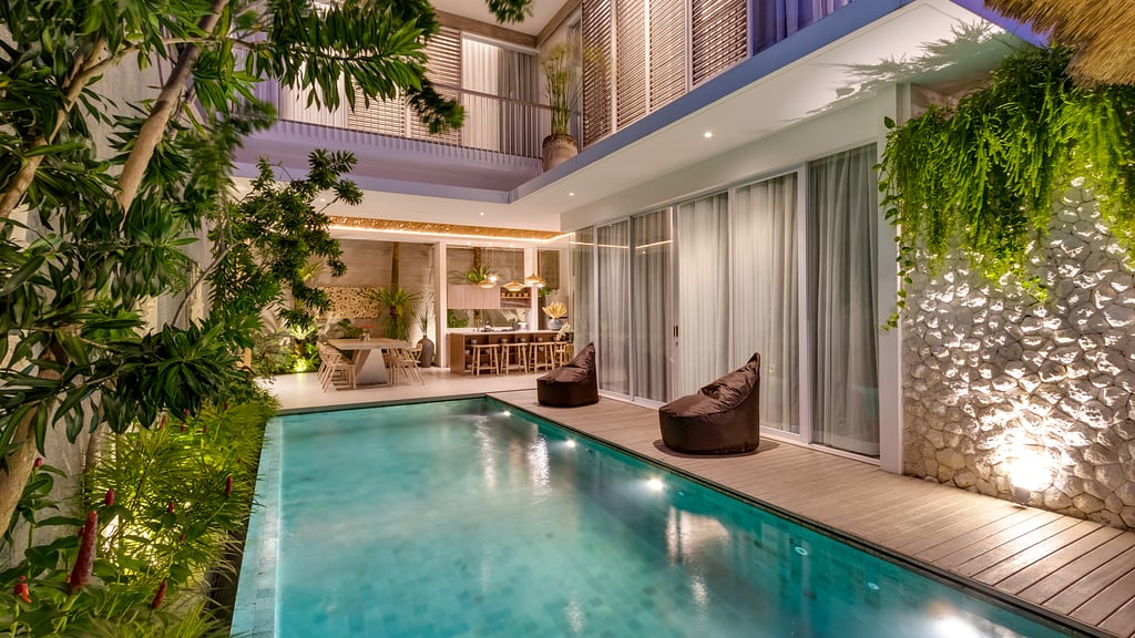 Swan Estate: Swimming pool 3