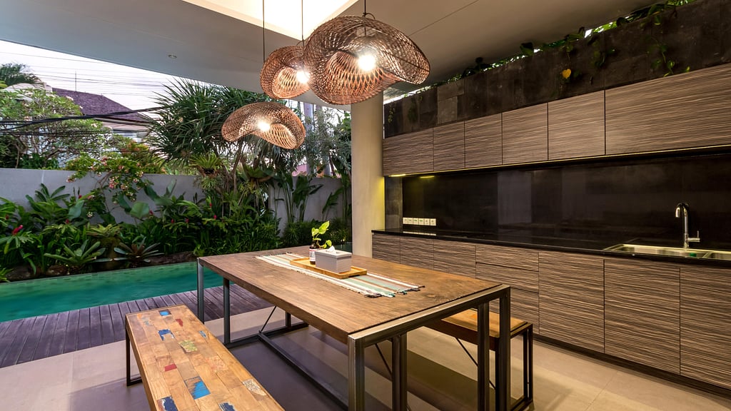 Swan Estate: Kitchen 4