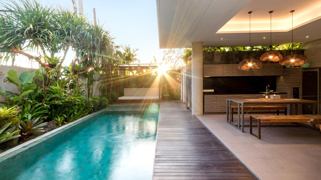 Swan Estate: Swimming pool 4