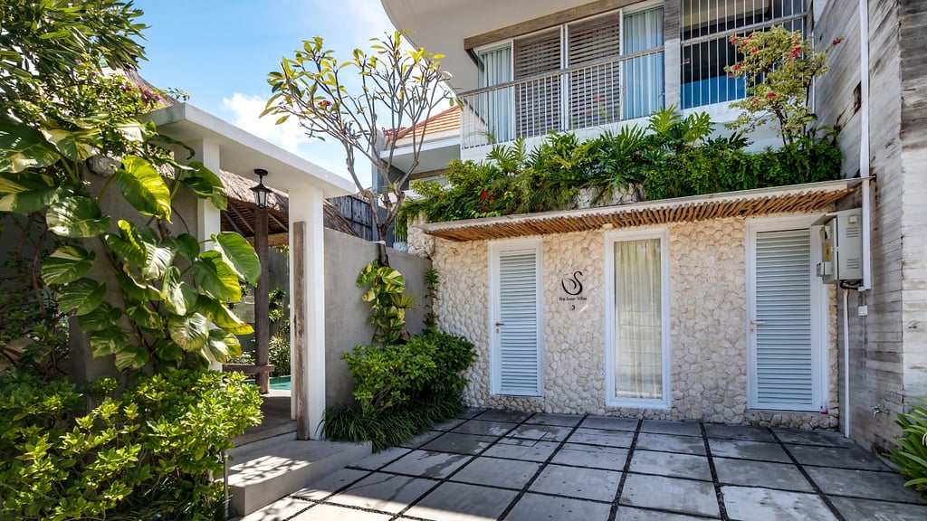 Swan Villa 3: Parking areas