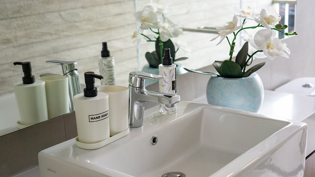 Swan Villa 3: Others