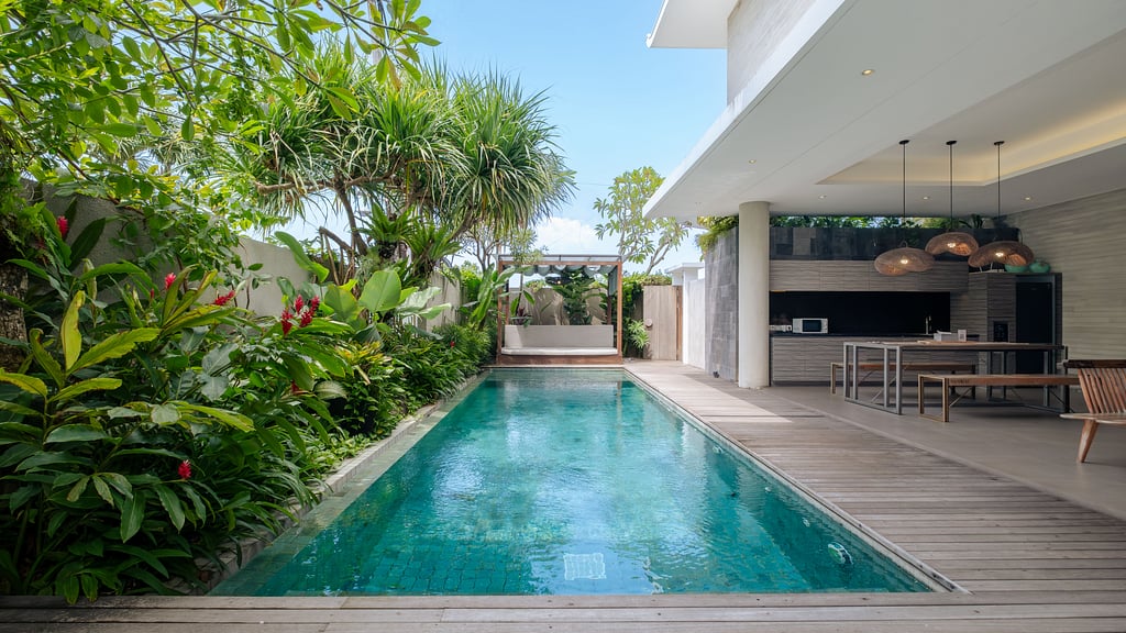 Swan Villa R: Swimming pool