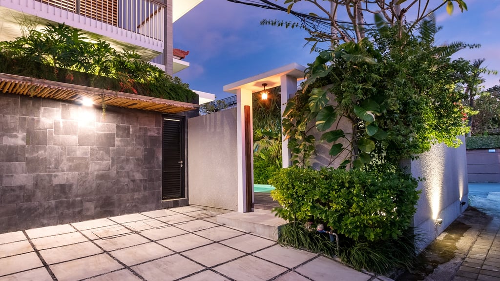 Swan Villa R: Parking areas