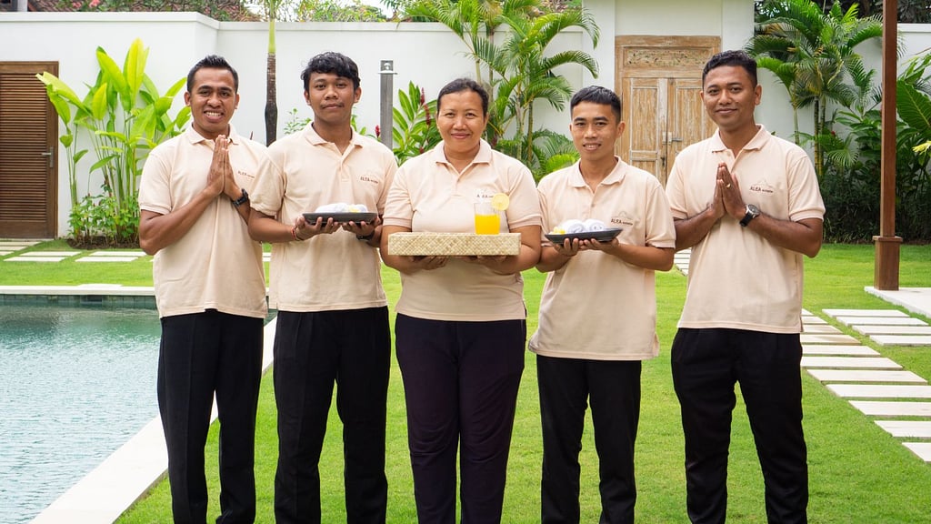 Alea Estate: Villa staff