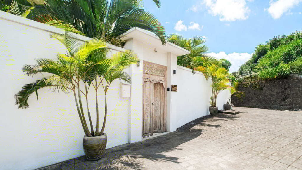 Alea Estate: Parking areas