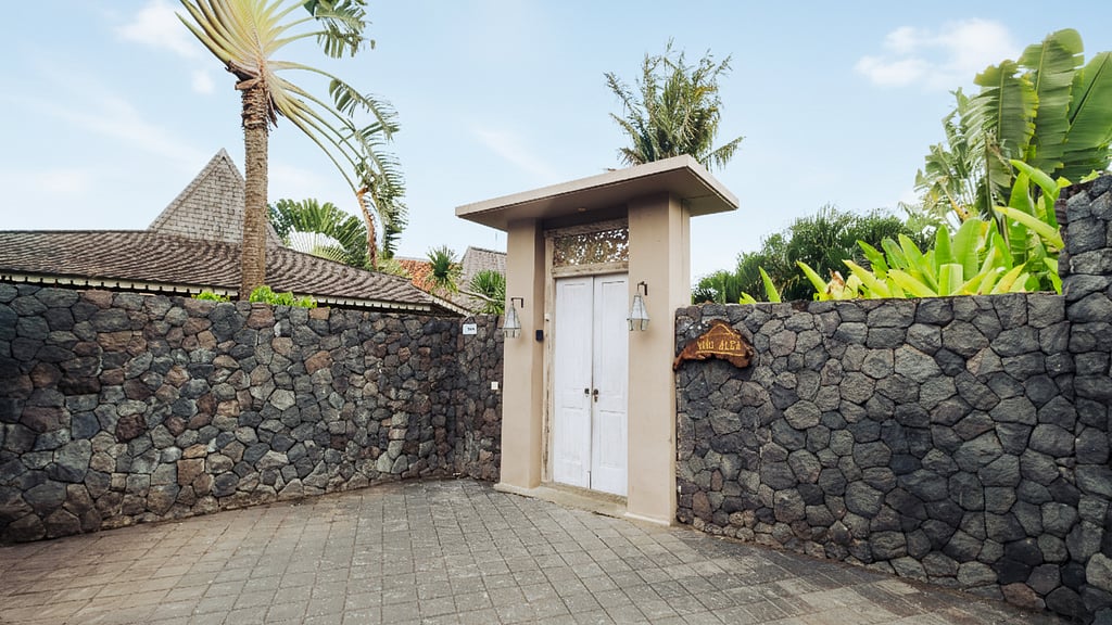 Alea Estate: Parking areas