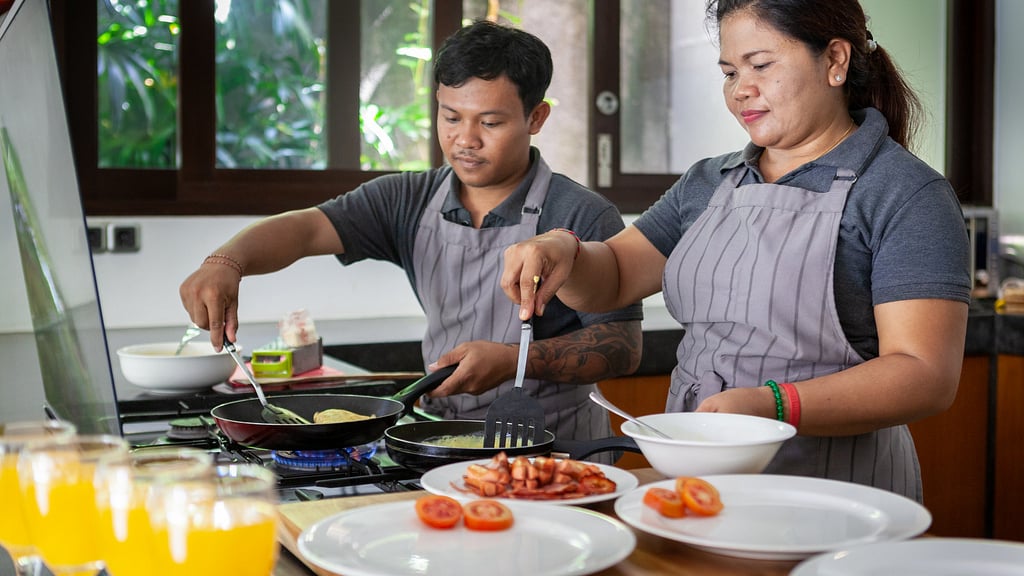 Villa Alice Dua: Villa staff