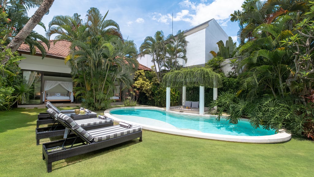 Villa Alice Dua: Swimming pool