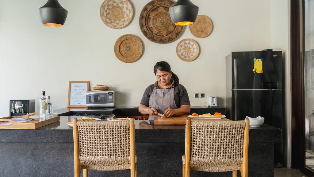 Villa Alice Satu: Villa staff