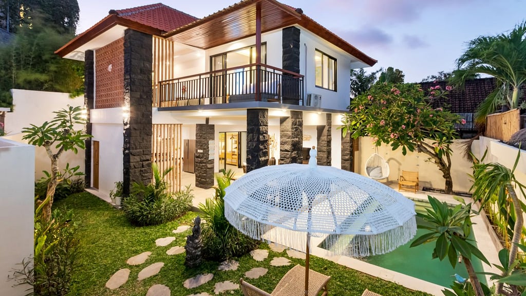 Villa Ambalika: Garden