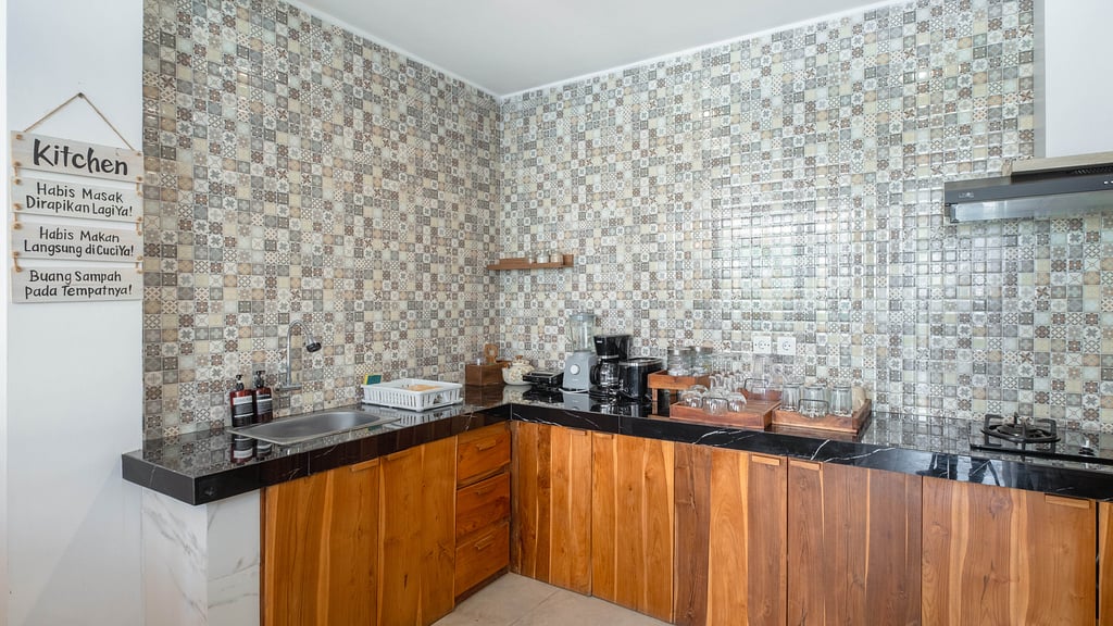 Villa Ambalika: Kitchen