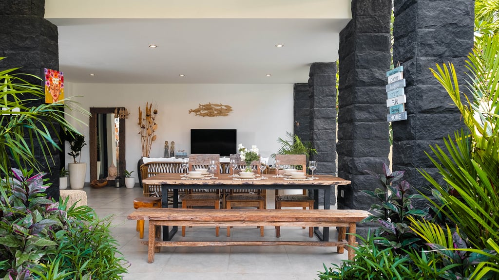 Villa Ambalika: Dining area