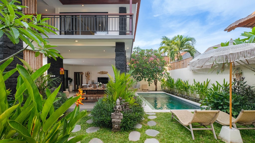 Villa Ambalika: Swimming pool