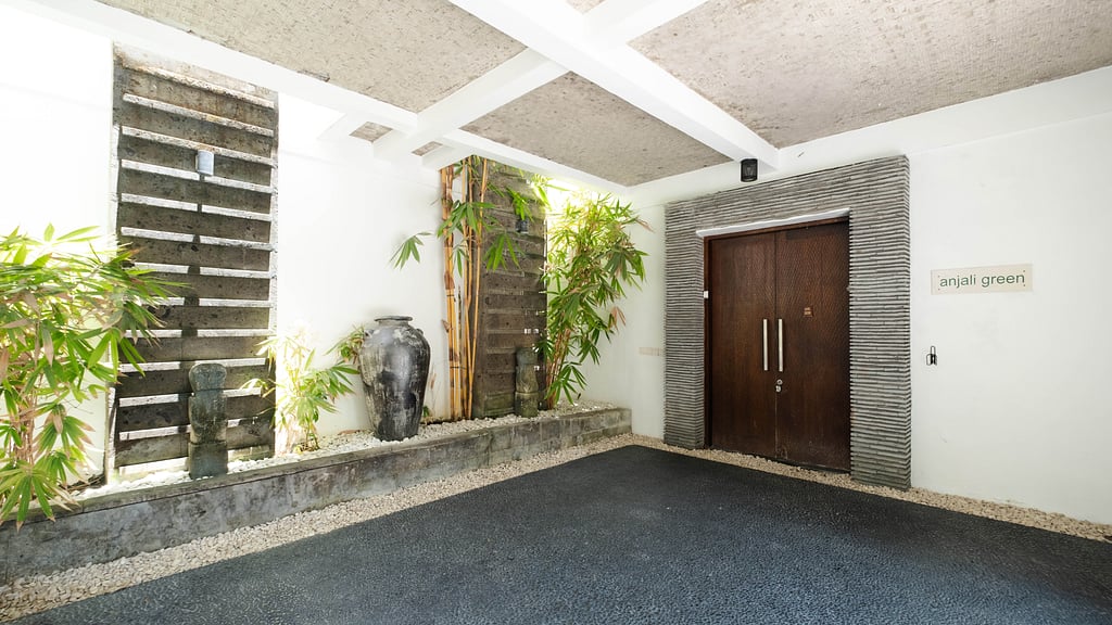 Villa Anjali Green: Parking areas