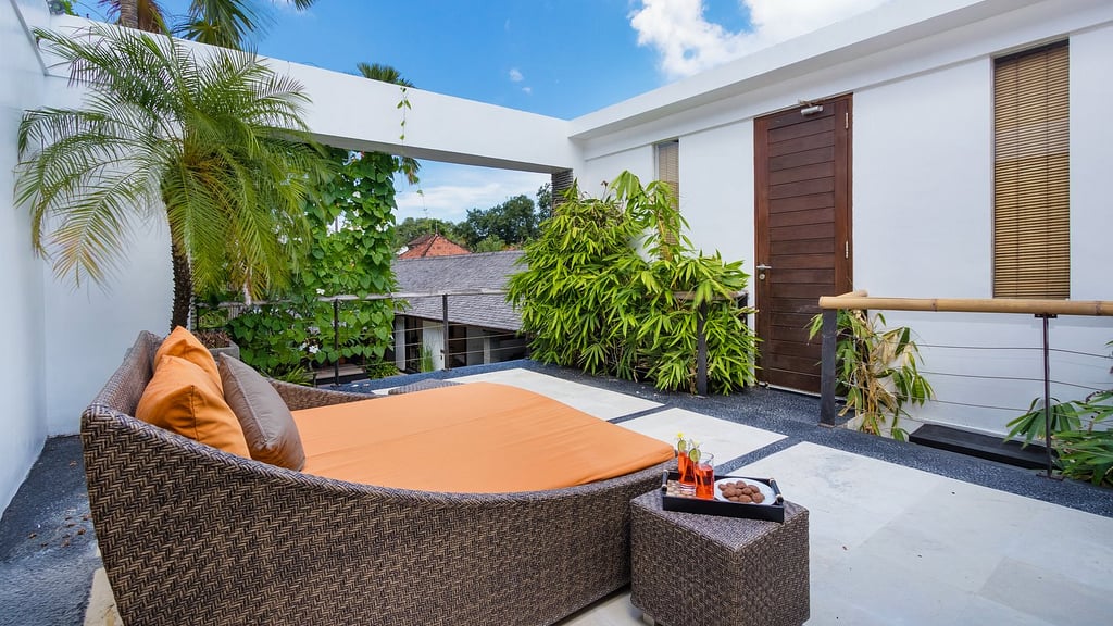 Villa Anjali Orange: Terrace/Veranda