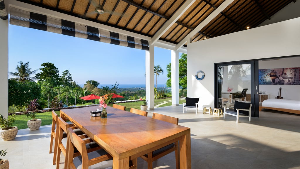Villa Bloom: Dining area